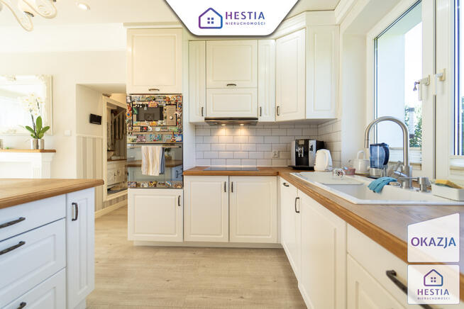 Dom wolnostojący, w całości podpiwniczony.