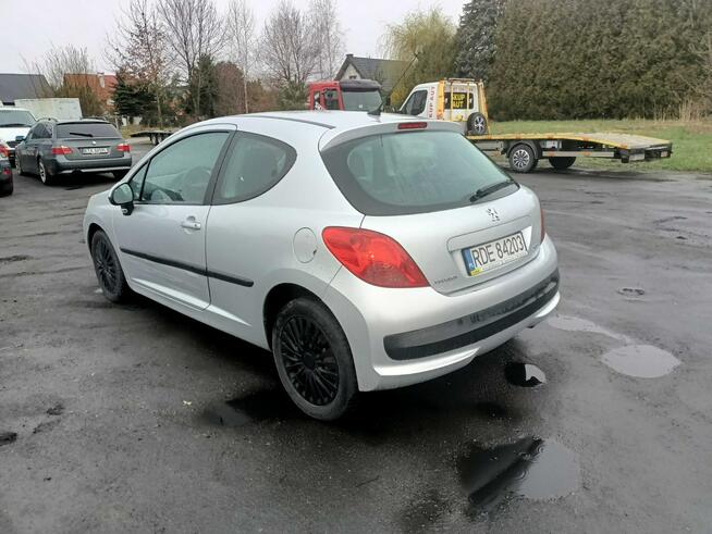 Peugeot 207 1.6HDI 109km 06r