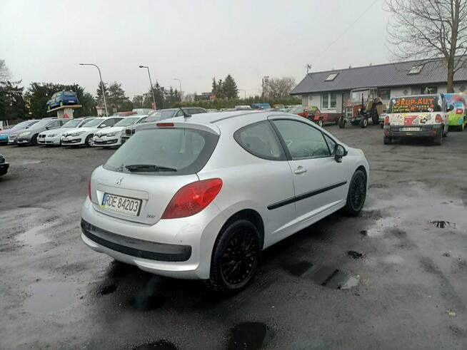 Peugeot 207 1.6HDI 109km 06r