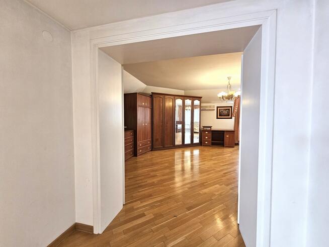 Elegancki dom wolnostojący pod Warszawą / Urzut / Zamiana na mieszkania