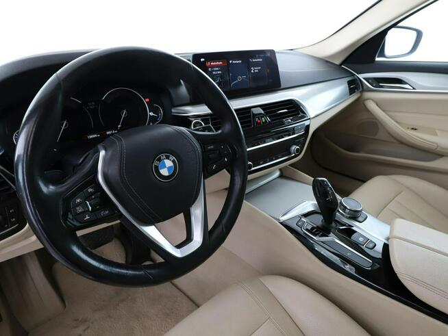 BMW 520 4x4 automat pamorama full LED jasne skóry el. fotele navi klima auto