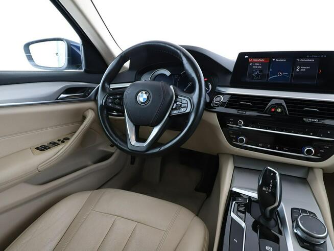 BMW 520 4x4 automat pamorama full LED jasne skóry el. fotele navi klima auto