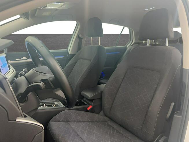 Volkswagen Golf VIII 1.0 eTSI Life DSG Hatchback