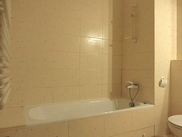 2 pokoje blisko Metra Kabaty, Jeżewskiego 7A