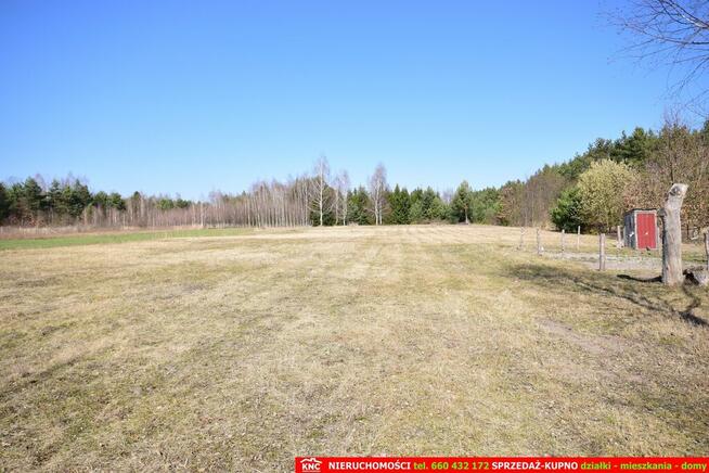 B ładna działka z domkiem letniskowym, własny las.