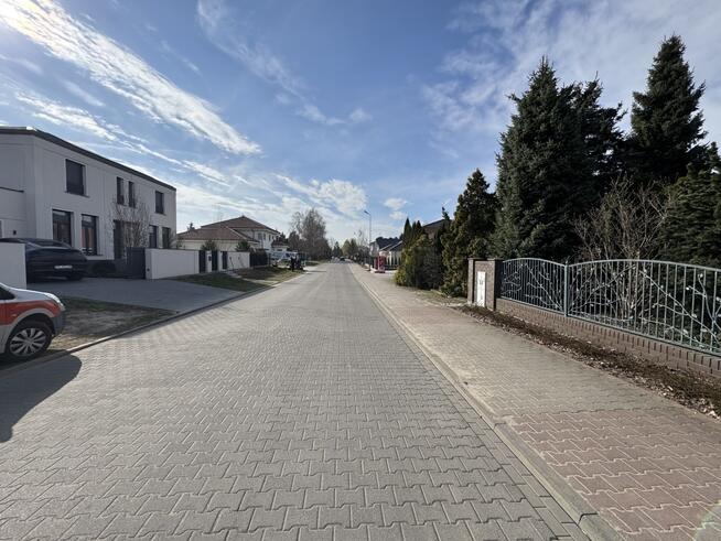 Przestronna działka w Baranowie z WZ- bezpośrednio