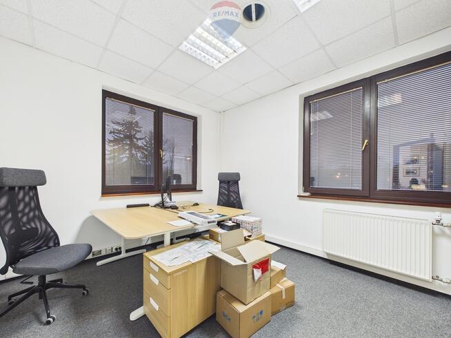 Całe piętro na wynajem, przestronna przestrzeń