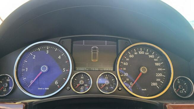 Volkswagen Touareg 4X4 automat super stan mały przebieg xsenon