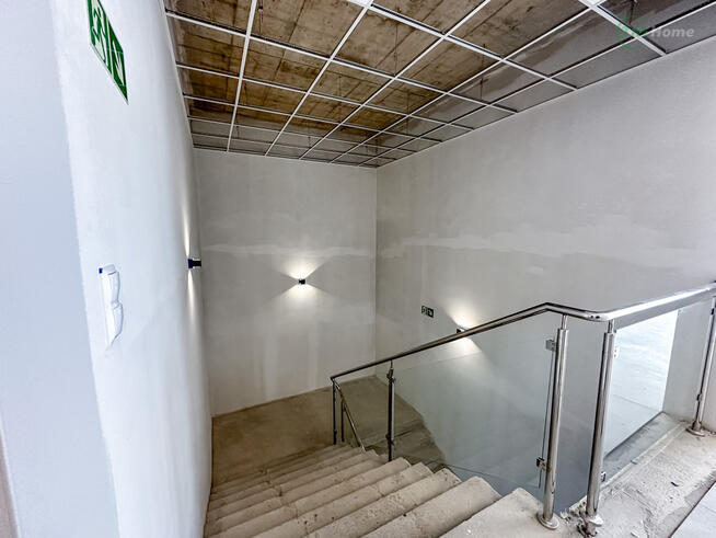 Budynek prod.-handl. z biurami | 1240 m²