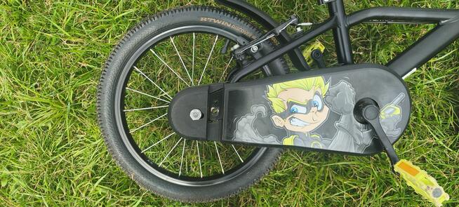 Rower dla dziecka 16 Bitween Dark Hero.