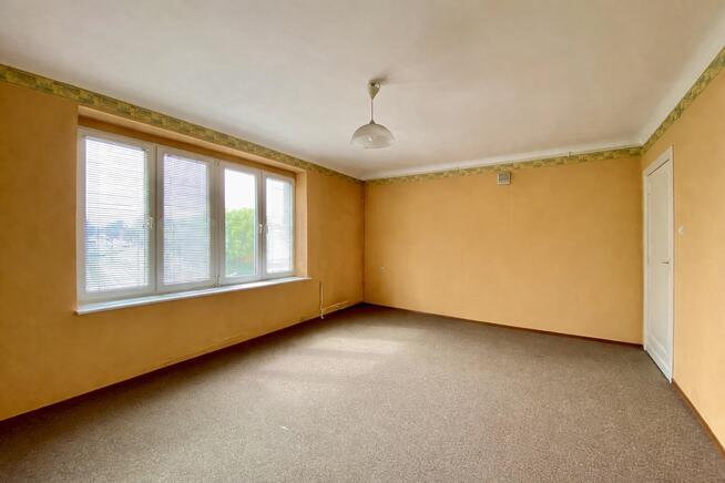 63,73 m2 | do remontu | miejsce postojowe