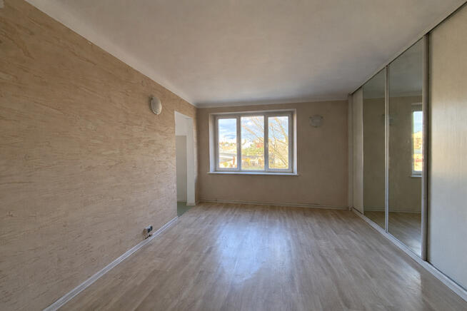 63,73 m2 | do remontu | miejsce postojowe