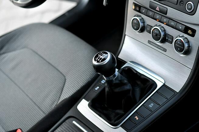 Volkswagen Passat 2.0Tdi 140KM Navi Klimatronik Grzane Fotele