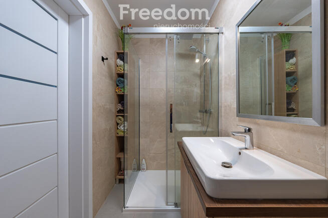 Loftowa przestrzeń z 2 miejscami postojowymi