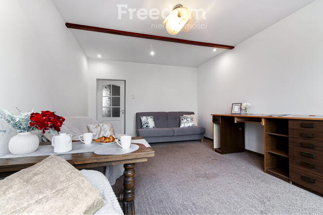 Słoneczne mieszkanie w bloku z cegły