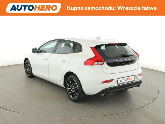 Volvo V40 automat niski przebieg navi PDC tempomat LED