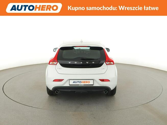 Volvo V40 automat niski przebieg navi PDC tempomat LED