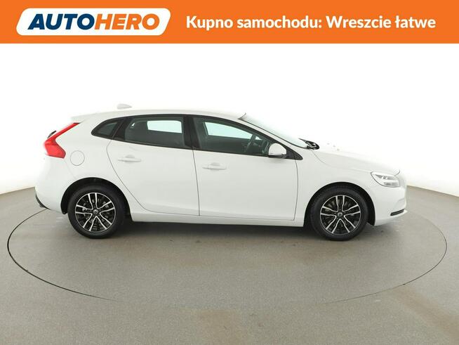 Volvo V40 automat niski przebieg navi PDC tempomat LED