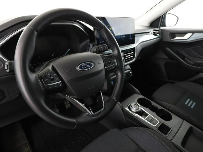 Ford Focus automat full LED navi klima auto grzane fotele kamera i czujniki parko