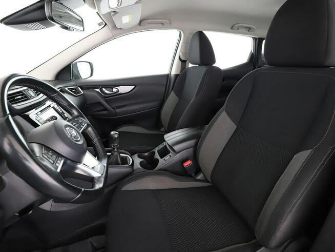 Nissan Qashqai navi klima auto grzane fotele kamera i czujnuiki parkowania