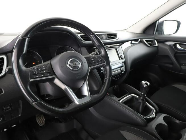 Nissan Qashqai navi klima auto grzane fotele kamera i czujnuiki parkowania