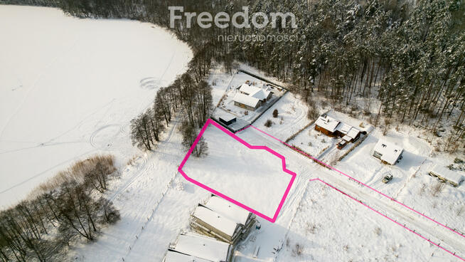 Działka budowlana przy linii brzegowej jeziora !