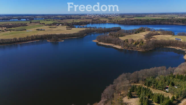 Działka z linią brzegową jeziora