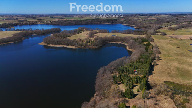 Działka z linią brzegową jeziora