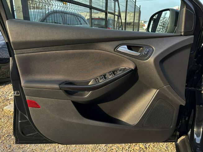 Focus 1.5 Titanium 150km szyber NAVI grzane fotele ASYSTENT pdc 2015