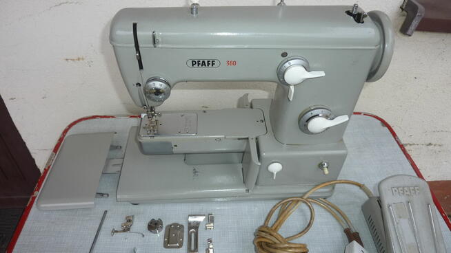 Niemiecka, profesjonalna maszyna do szycia PFAFF 360 mało uży
