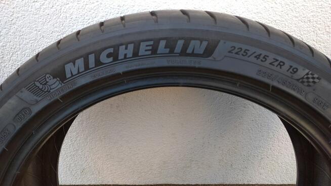 Michelin Pilot Sport 4 225/45 R19 225 / 45 R 19 ZR19