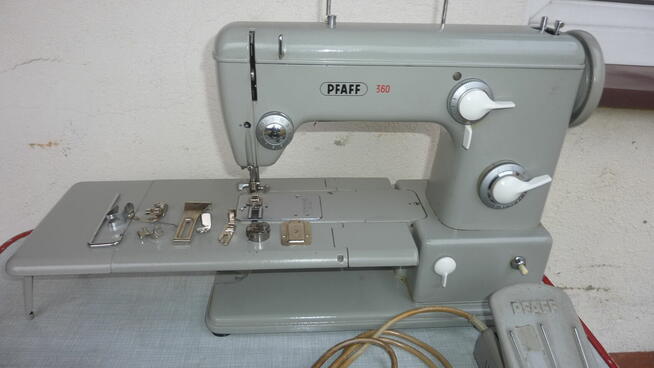 Niemiecka, profesjonalna maszyna do szycia PFAFF 360 mało uży