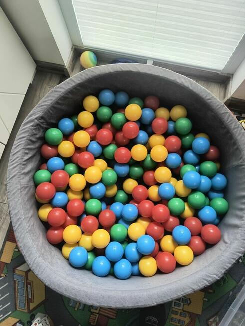 Suchy basen z piłkami dla dzieci- bardzo dobry stan