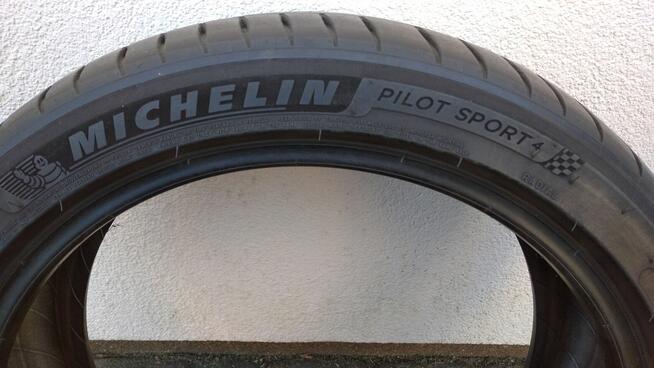 Michelin Pilot Sport 4 225/45 R19 225 / 45 R 19 ZR19