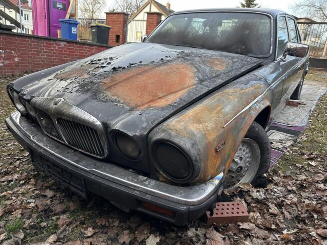 Jaguar Daimler Double Six XJ12