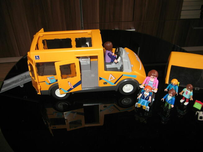 Zestawy: Playmobil City Life 6866 i 70049 z usterkami- opis
