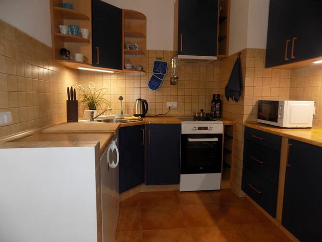 Al. Stanów Zjednoczonych, przy rondzie Wiatraczna, z garażem