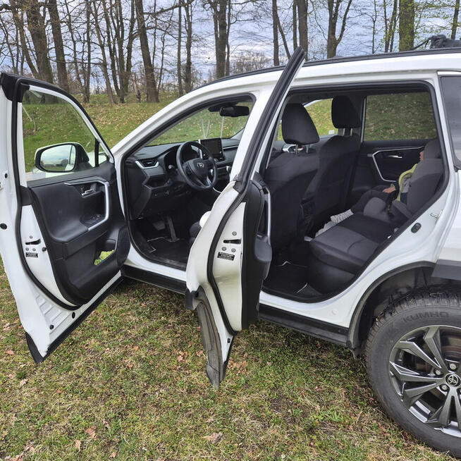 Toyota RAV4 2.5 Hybrid Comfort 218 KM | 2022 | 83 000 km