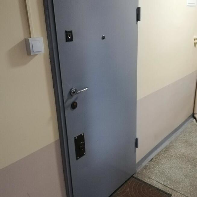 Żelazna 58/62 dwupokojowe sprzedam