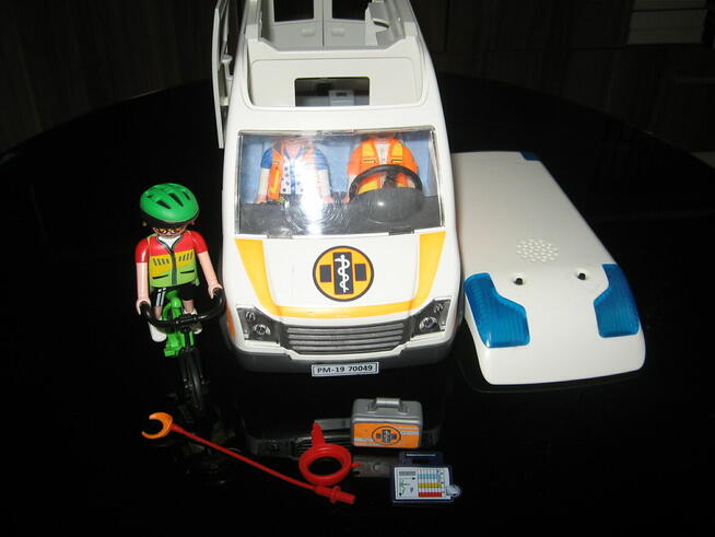 Zestawy: Playmobil City Life 6866 i 70049 z usterkami- opis