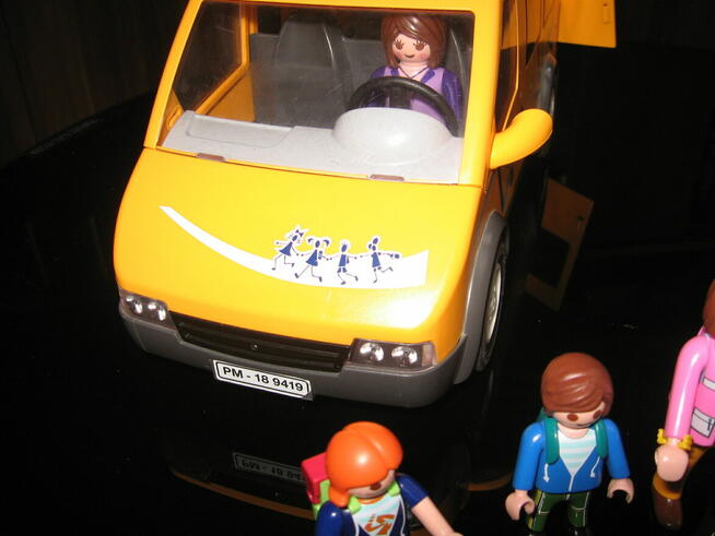 Zestawy: Playmobil City Life 6866 i 70049 z usterkami- opis