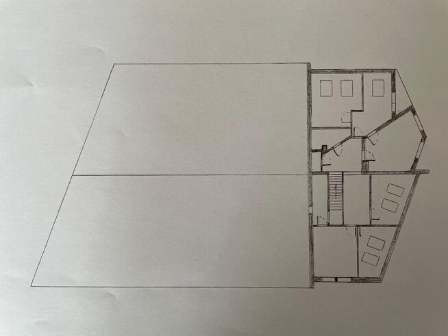 Atrakcyjny budynek komercyjny w Warszawie