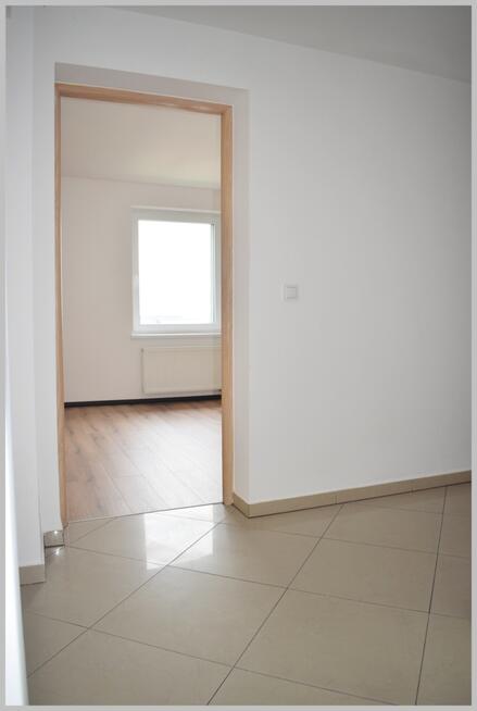 PIERWSZE PIĘTRO W BUDYNKU WIELORODZINNYM.