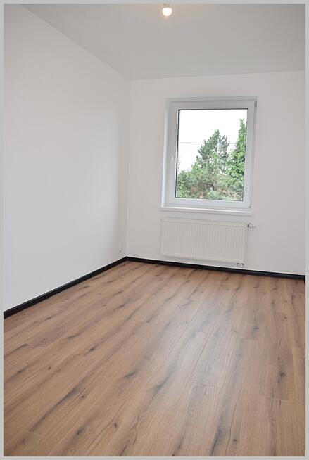 PIERWSZE PIĘTRO W BUDYNKU WIELORODZINNYM.