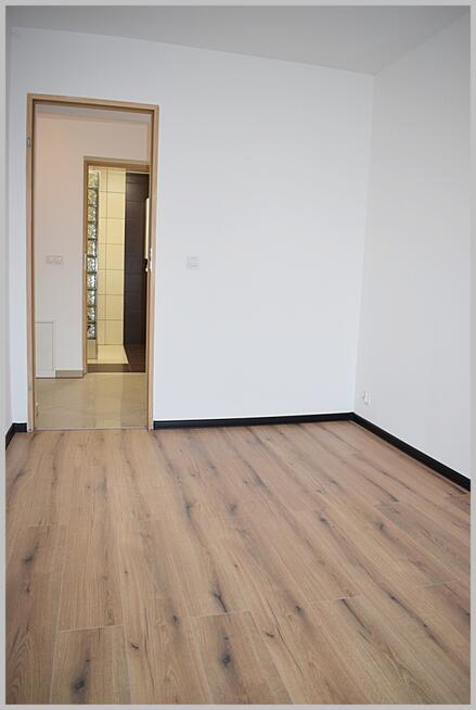 PIERWSZE PIĘTRO W BUDYNKU WIELORODZINNYM.