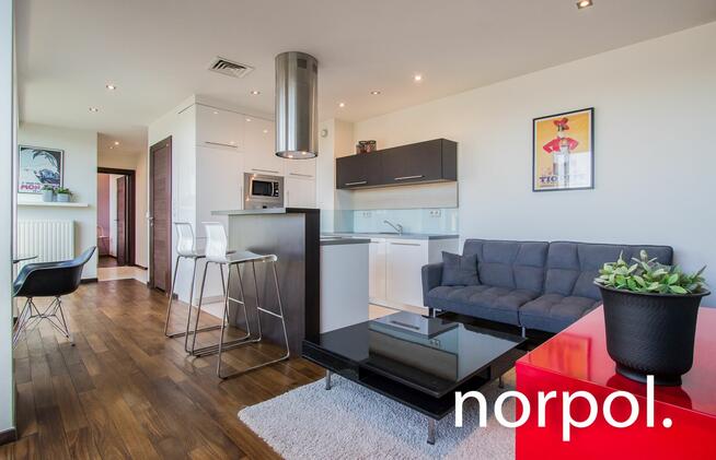 Mieszkanie z dużym tarasem w Angel City, 3 pokoje, garaż, klimatyzacja, Szlak