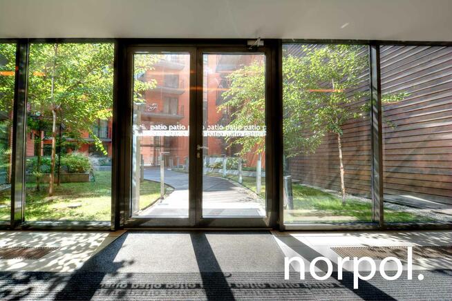 Mieszkanie z tarasem na ostatnim piętrze w Angel City, parking, klimatyzacja