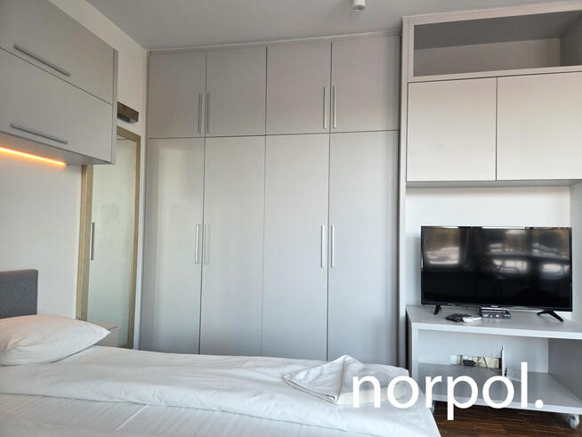 Mieszkanie z tarasem na ostatnim piętrze w Angel City, parking, klimatyzacja