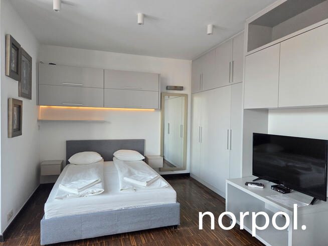 Mieszkanie z tarasem na ostatnim piętrze w Angel City, parking, klimatyzacja