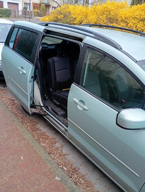 Mazda 5 okazja dobra cena klima rok 2006 7osobowy 6500zł zam